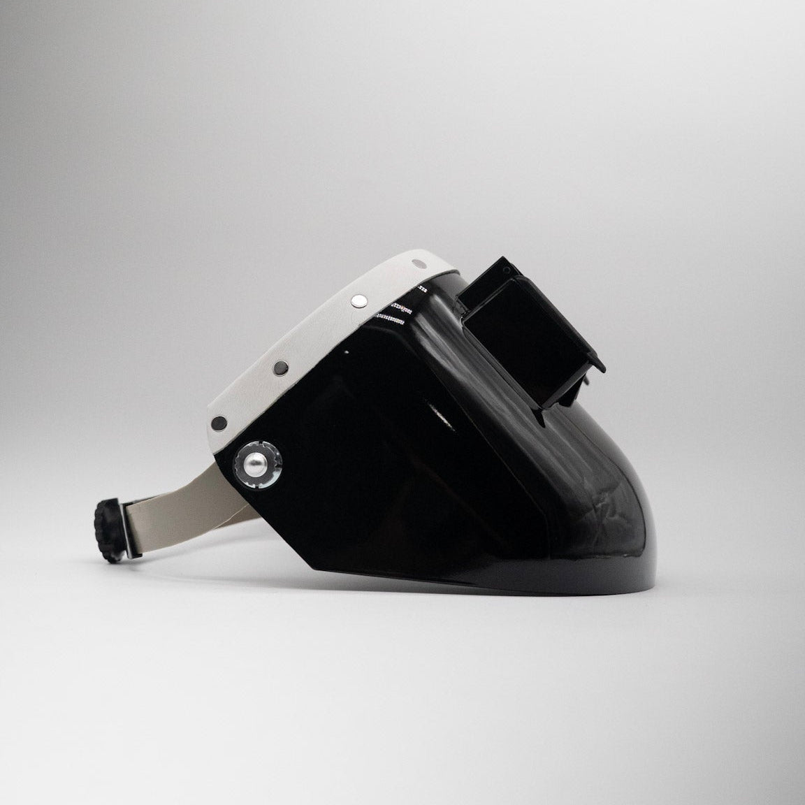 Tiger Scoop - Black On White Leather
